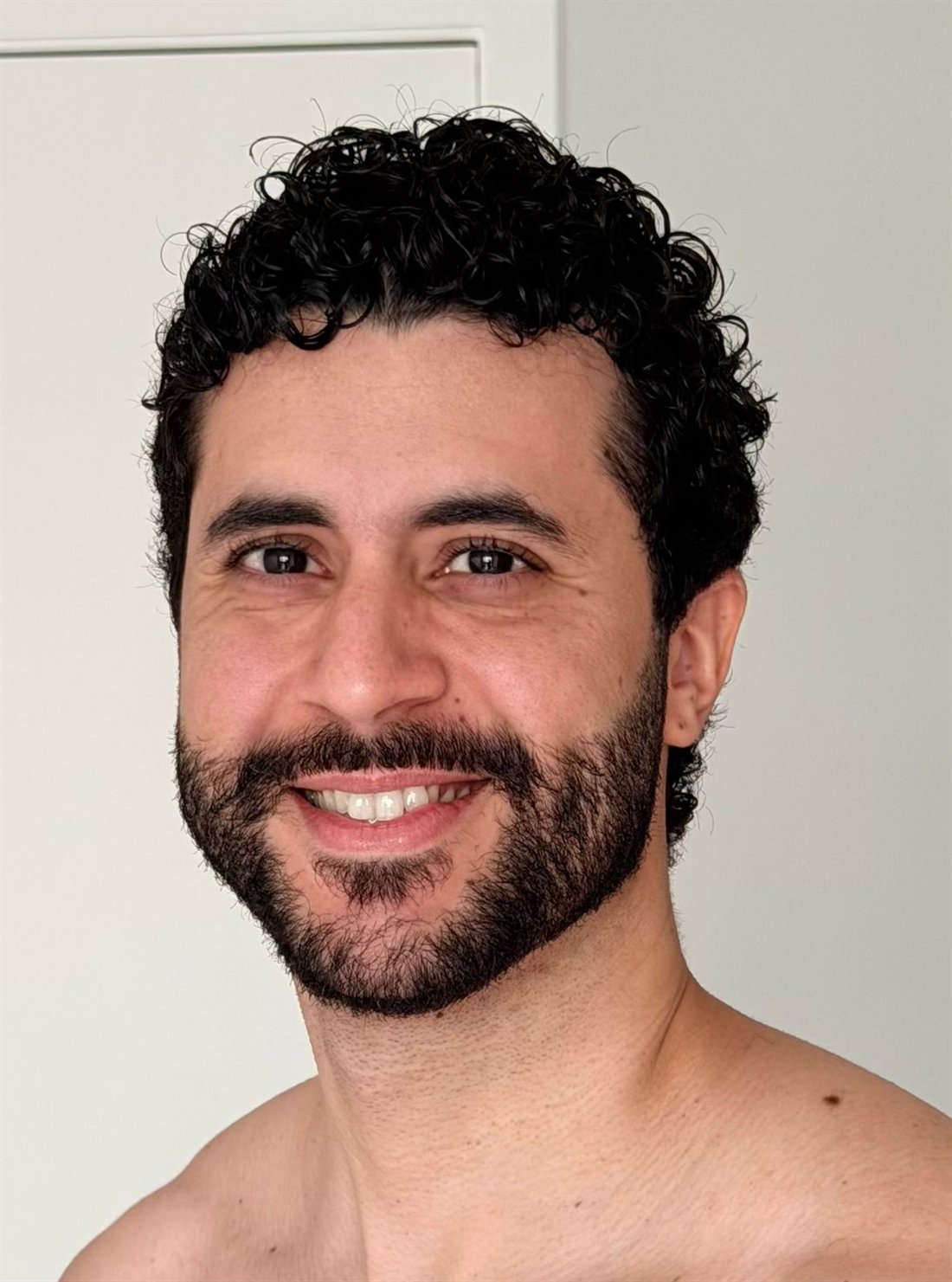 Foto enviada pelo cliente: retrato simples, fundo de parede